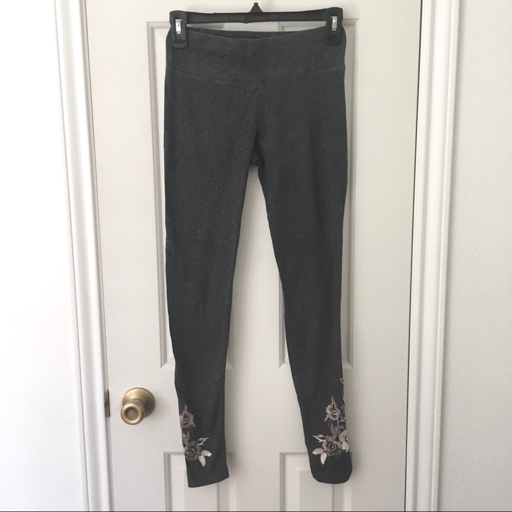 Embroidered leggings
